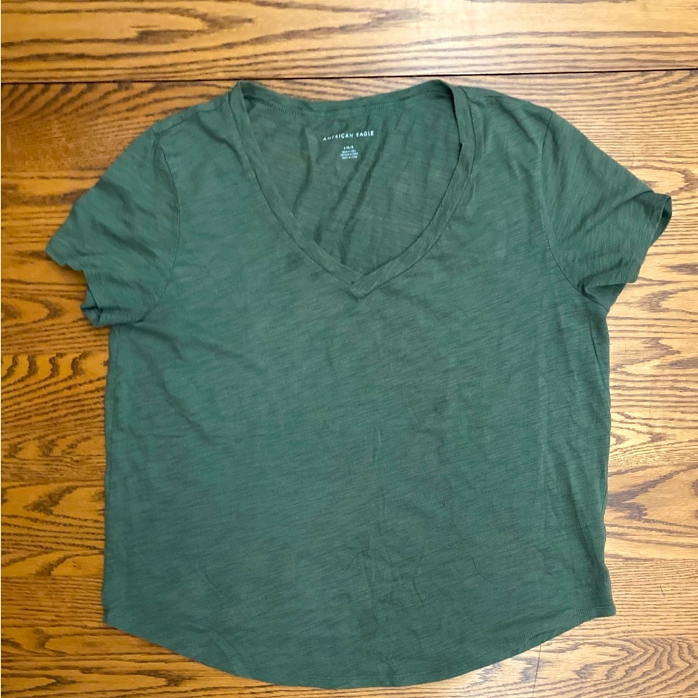 🇺🇸🦅AMERICAN EAGLE🦅🇺🇸 V-Neck T sz L cotton/polyester good used condition🤩